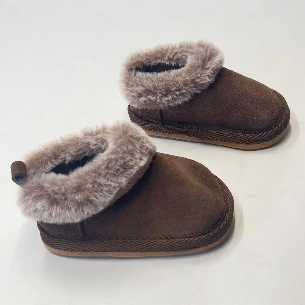 BEARPAW child’s brown Booties With Fur 0/6 months